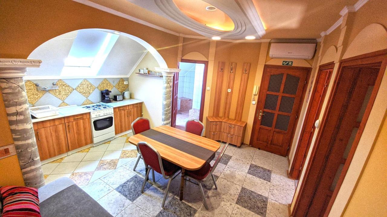 גיולה Central Apartman מראה חיצוני תמונה